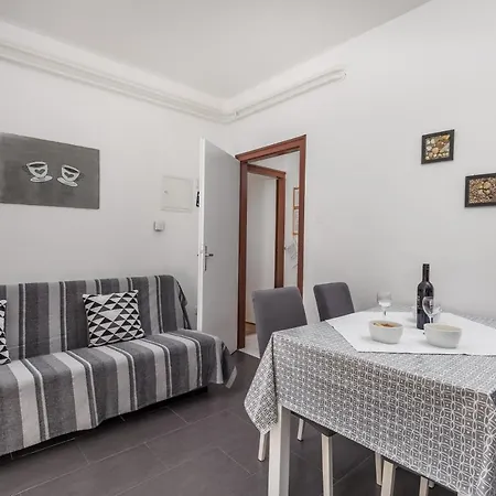 Apartment Rosovic J&c